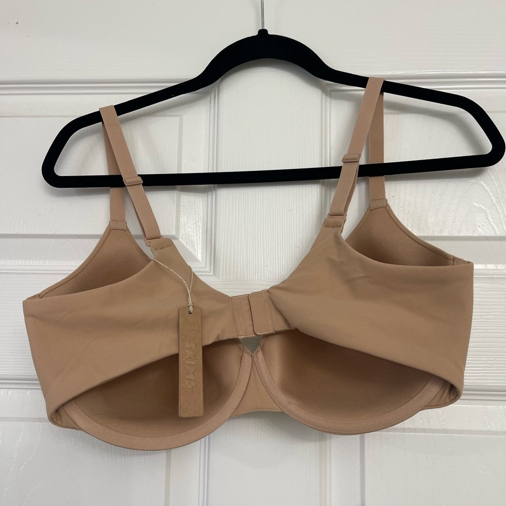 SKIMS fits everybody t-shirt Demi bra | Size 38D - Picture 2 of 5